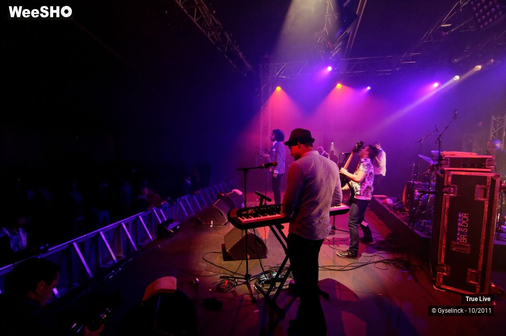 16/24 photos du spectacle True Live