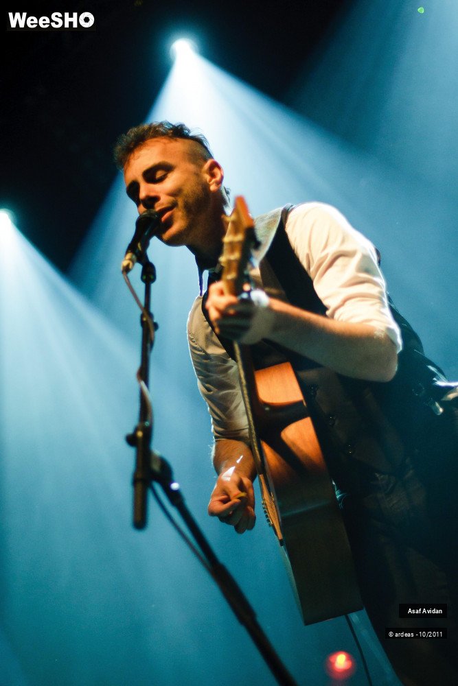 21/28 photos du spectacle Asaf Avidan