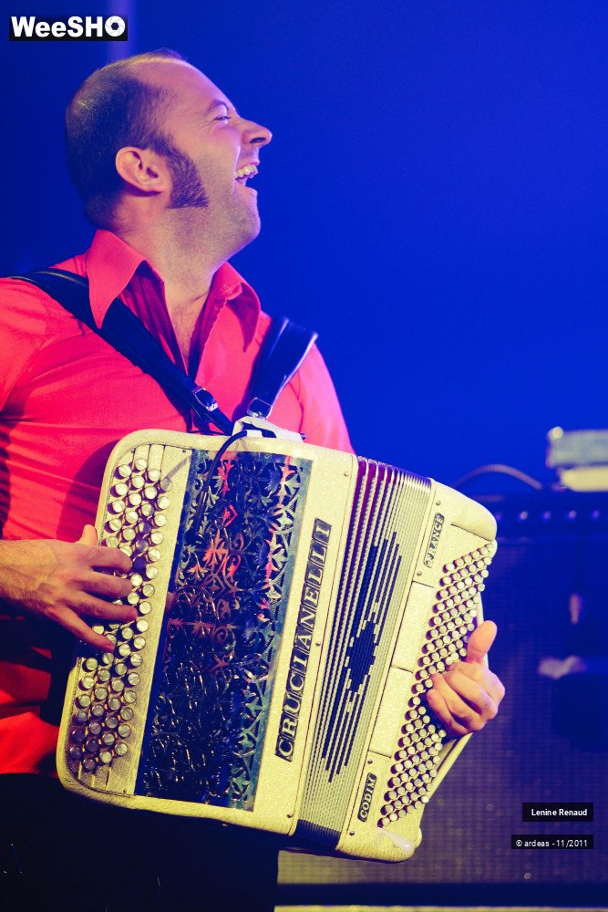 29/30 photos du spectacle Lenine Renaud