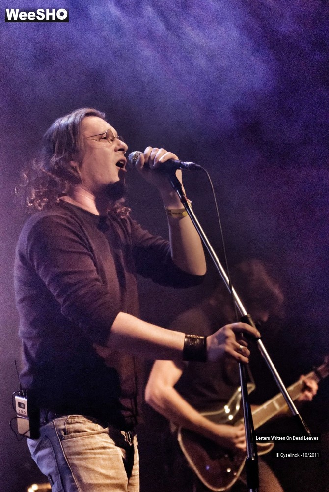 3/14 photos du spectacle Letters Written On Dead Leaves