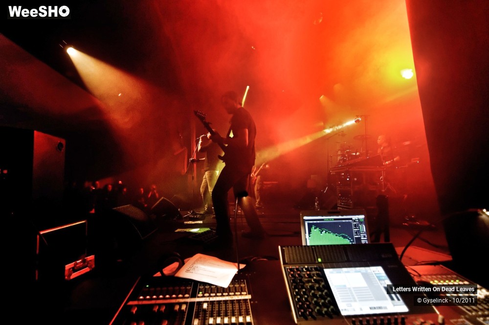 14/14 photos du spectacle Letters Written On Dead Leaves