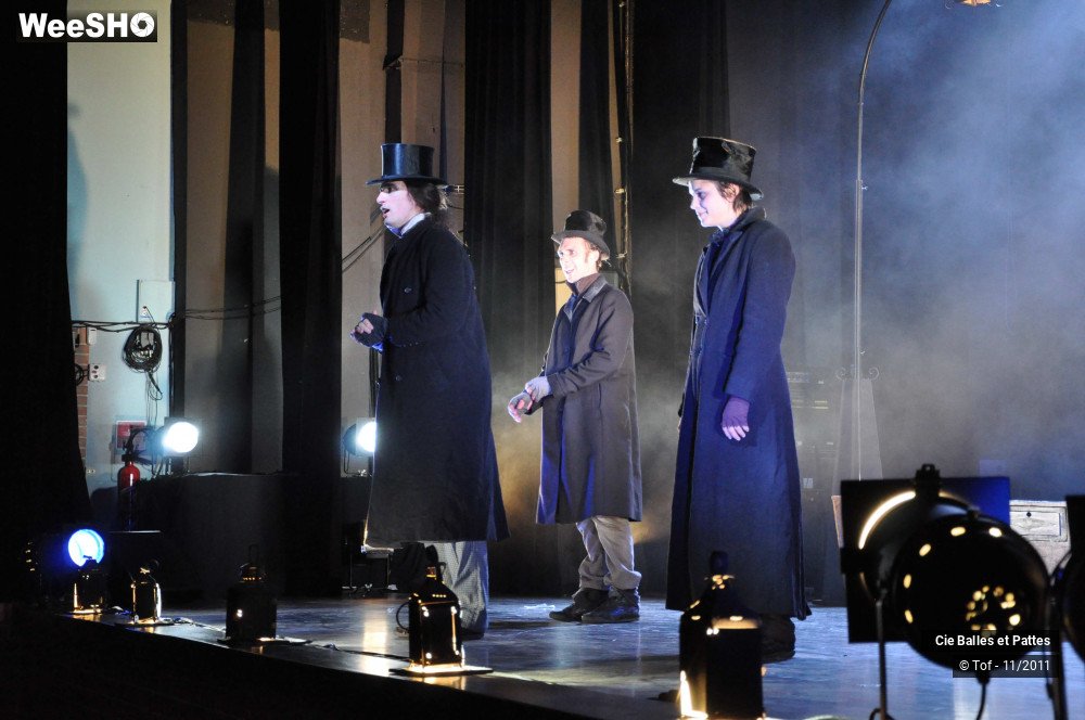 2/42 photos du spectacle Cruelles Sornettes