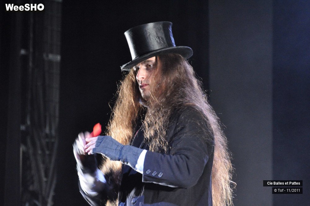 16/42 photos du spectacle Cruelles Sornettes