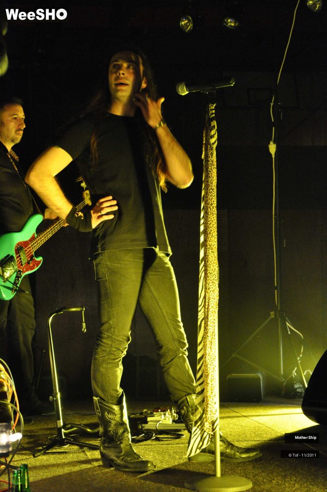 17/24 photos du spectacle Mother Ship