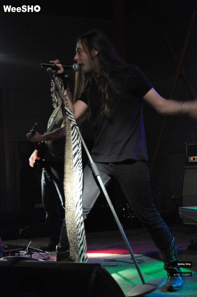 19/24 photos du spectacle Mother Ship