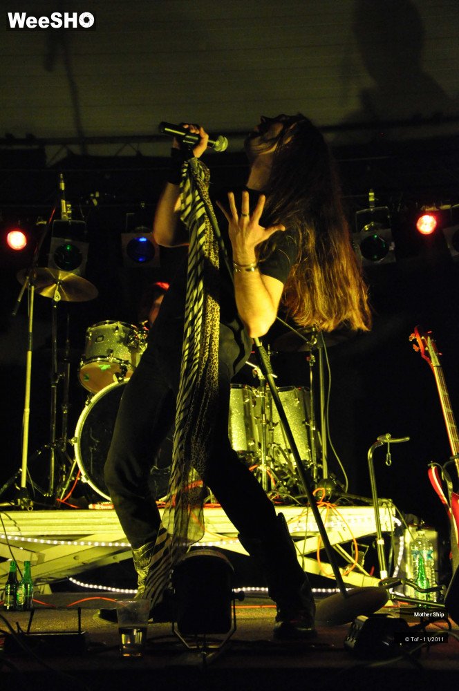 20/24 photos du spectacle Mother Ship