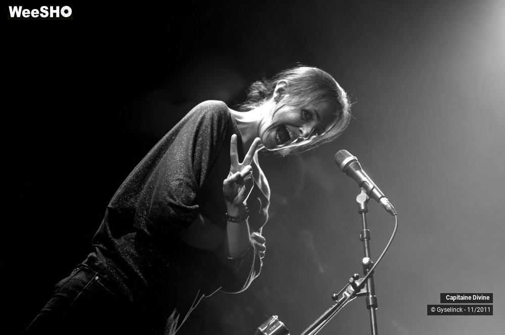 7/35 photos du spectacle Capitaine Divine