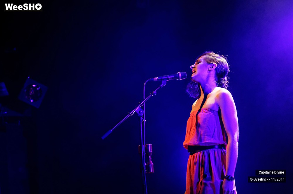 24/35 photos du spectacle Capitaine Divine