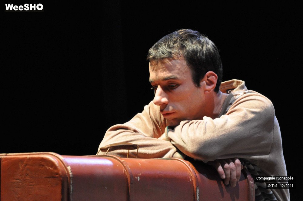 6/47 photos du spectacle Sam et la valise au sourire bleu