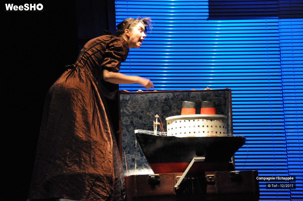 30/47 photos du spectacle Sam et la valise au sourire bleu