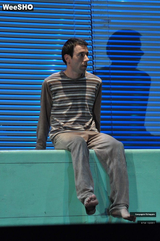 47/47 photos du spectacle Sam et la valise au sourire bleu