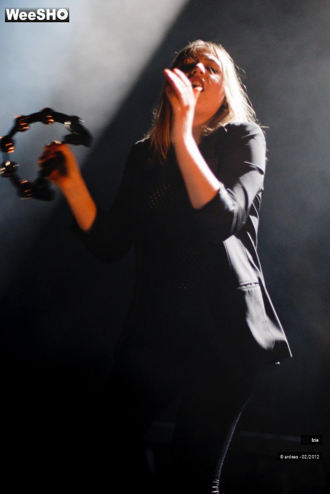 28/33 photos du spectacle Izia