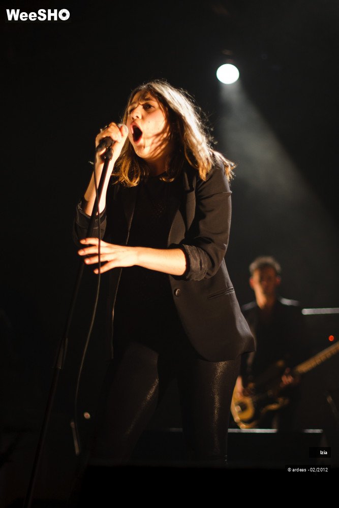 33/33 photos du spectacle Izia