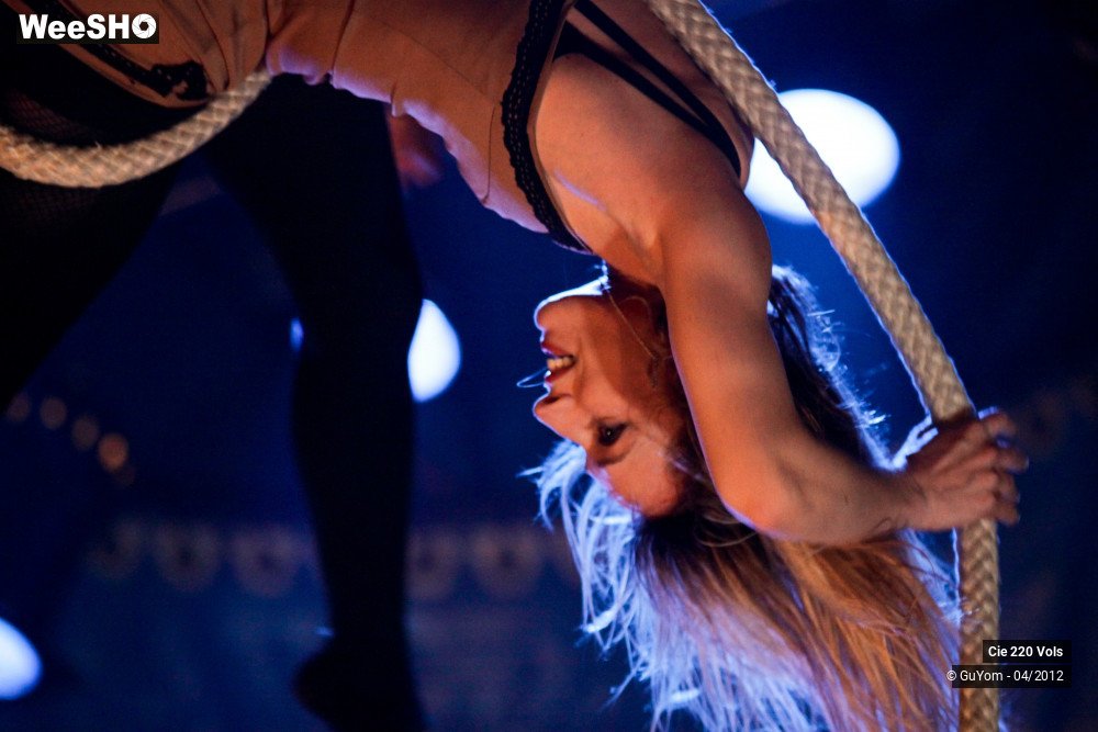 12/47 photos du spectacle Larsen ...en haut