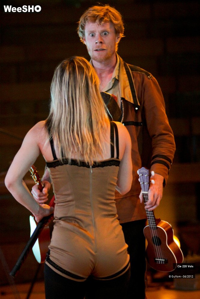 40/50 photos du spectacle Larsen ...en bas