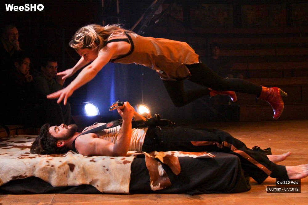 50/50 photos du spectacle Larsen ...en bas