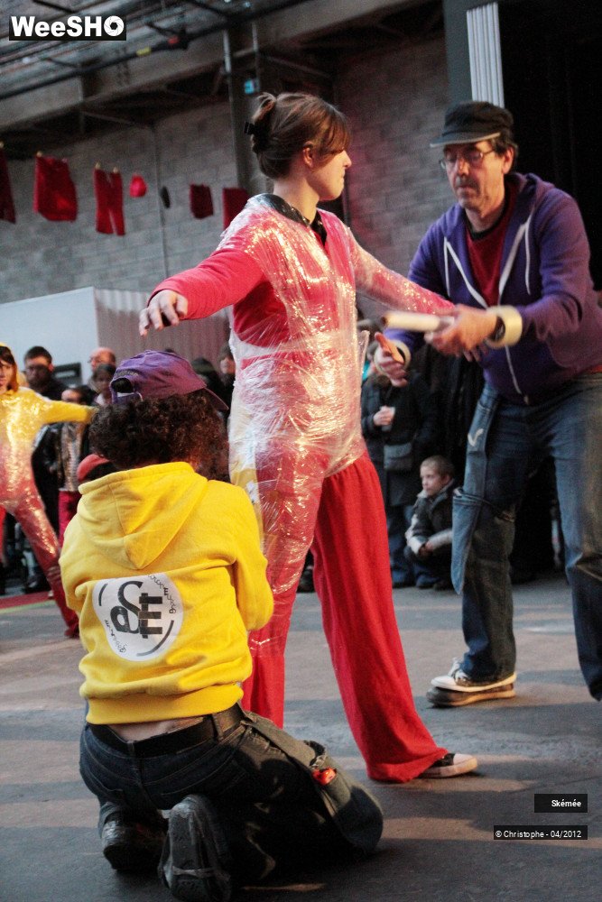 40/40 photos du spectacle Les scotcheurs éclairés