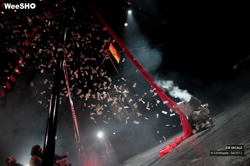 8/48 photos du spectacle Est ou Ouest - Proces d'intention