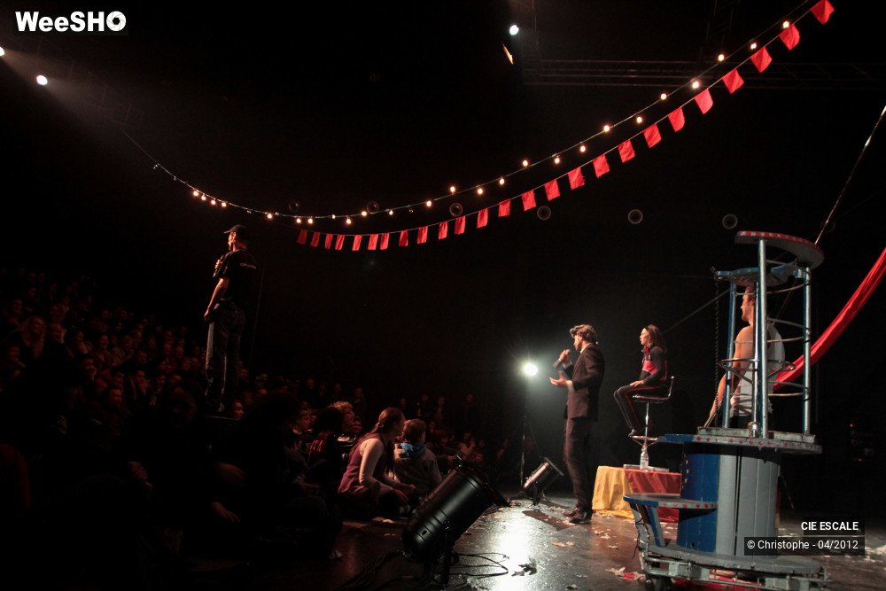 9/48 photos du spectacle Est ou Ouest - Proces d'intention