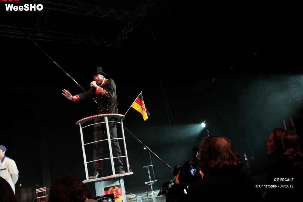 10/48 photos du spectacle Est ou Ouest - Proces d'intention