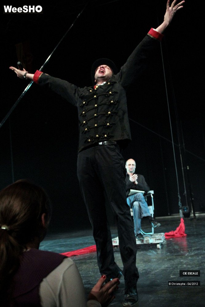 22/48 photos du spectacle Est ou Ouest - Proces d'intention