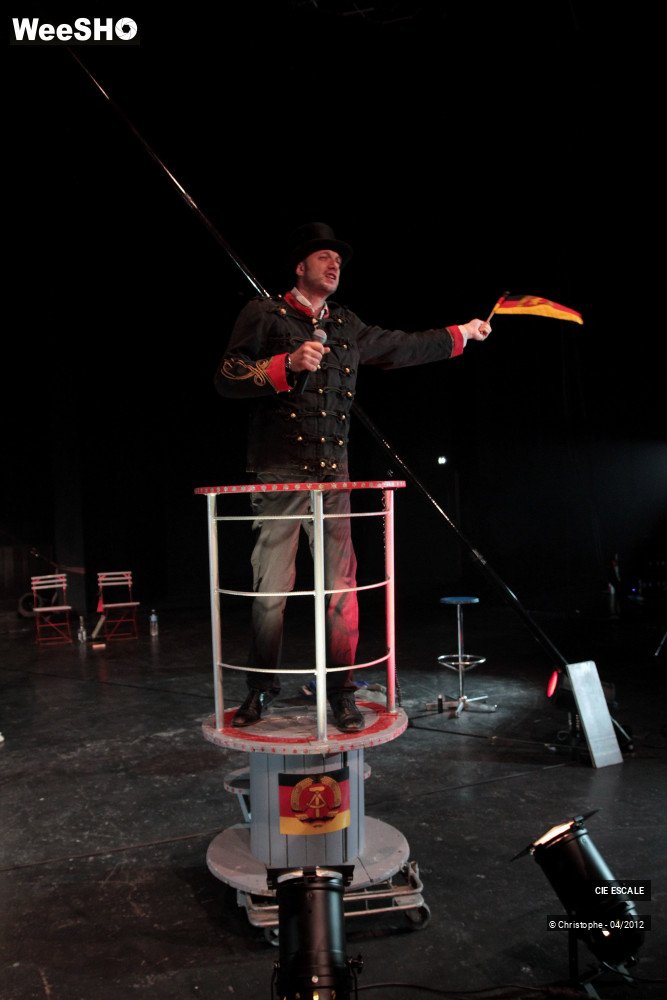 28/48 photos du spectacle Est ou Ouest - Proces d'intention