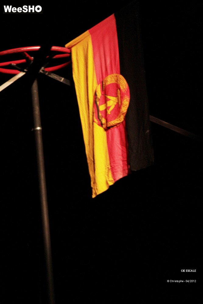 48/48 photos du spectacle Est ou Ouest - Proces d'intention