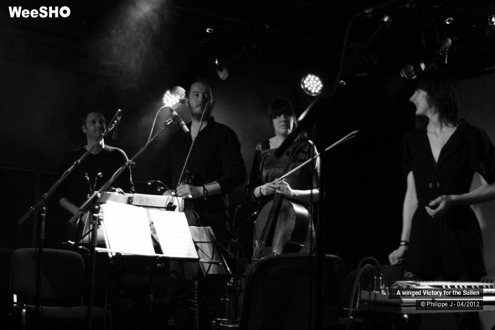 2/15 photos du spectacle A winged Victory for the Sullen