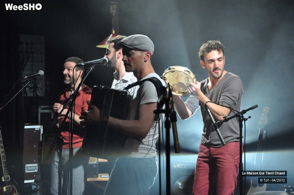 1/50 photos du spectacle La maison qui tient chaud