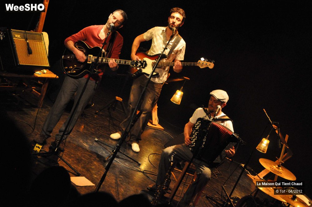 3/50 photos du spectacle La maison qui tient chaud