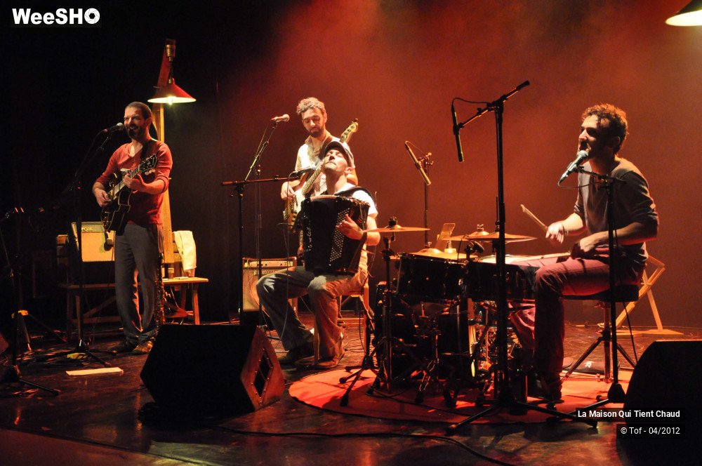 4/50 photos du spectacle La maison qui tient chaud