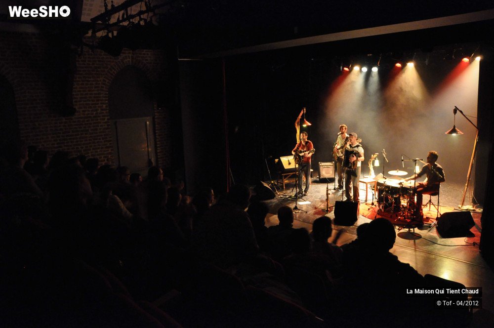 6/50 photos du spectacle La maison qui tient chaud