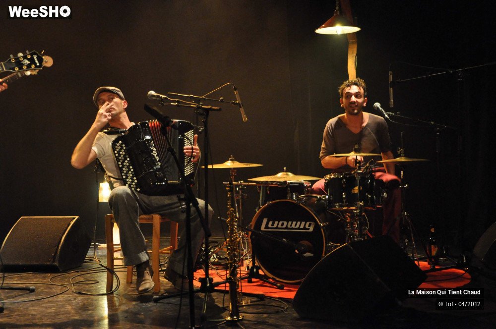 11/50 photos du spectacle La maison qui tient chaud