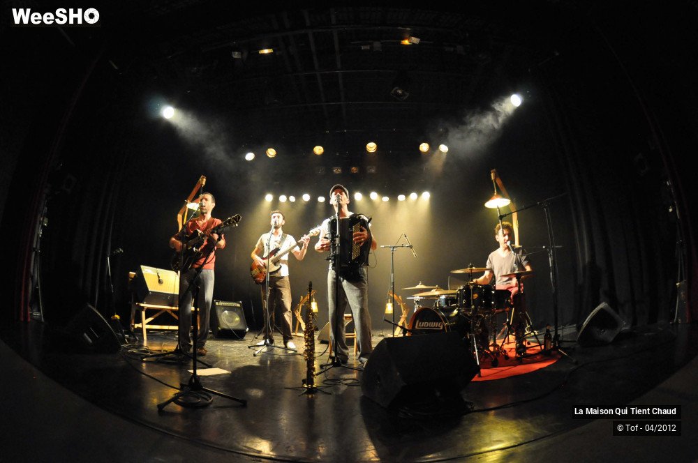 13/50 photos du spectacle La maison qui tient chaud