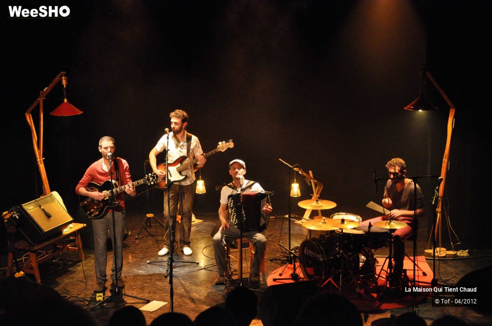 18/50 photos du spectacle La maison qui tient chaud