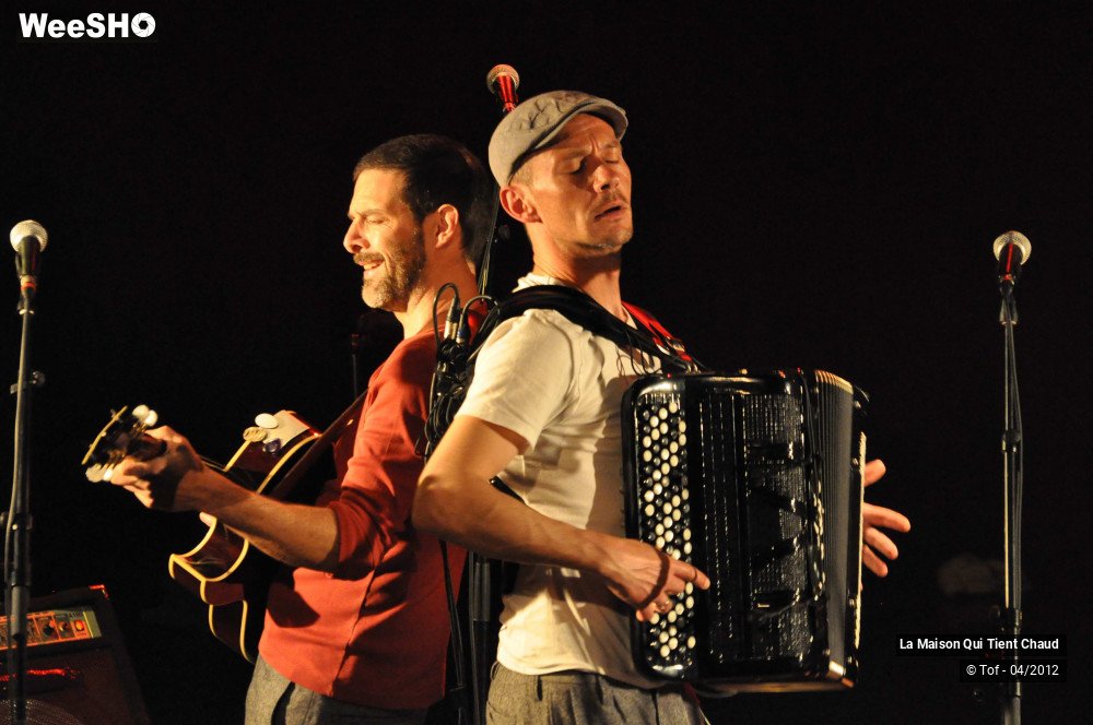 19/50 photos du spectacle La maison qui tient chaud