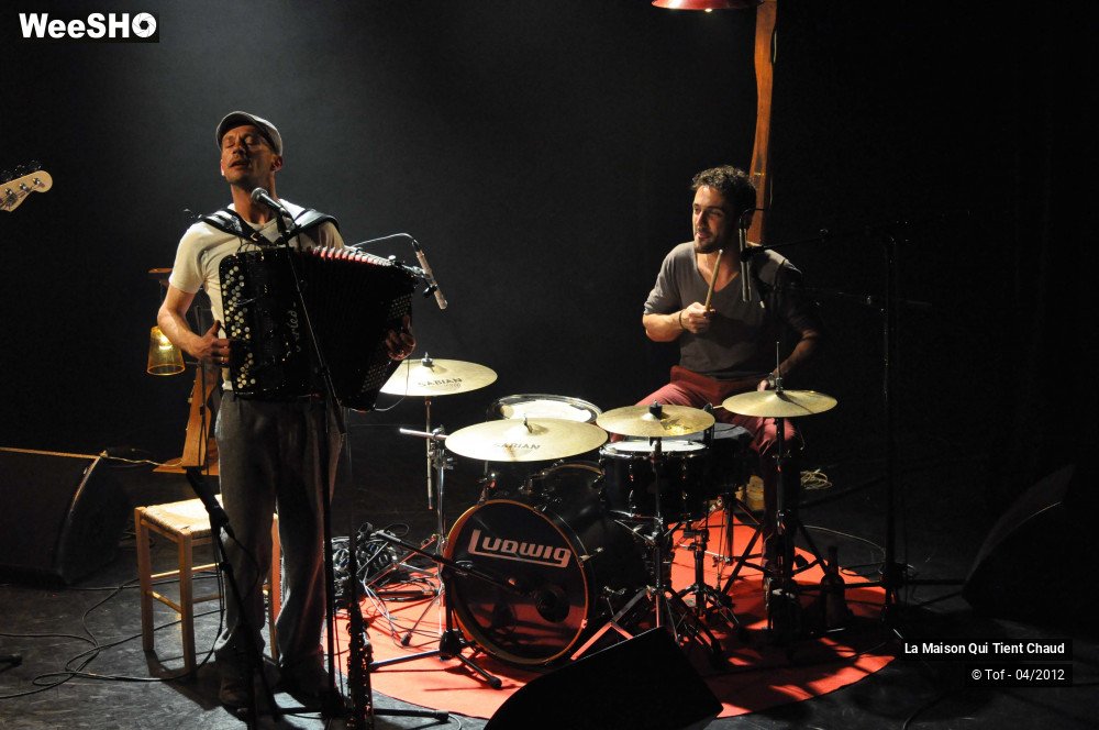 23/50 photos du spectacle La maison qui tient chaud