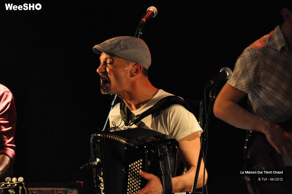 24/50 photos du spectacle La maison qui tient chaud