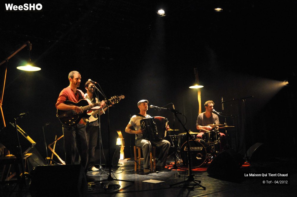 30/50 photos du spectacle La maison qui tient chaud