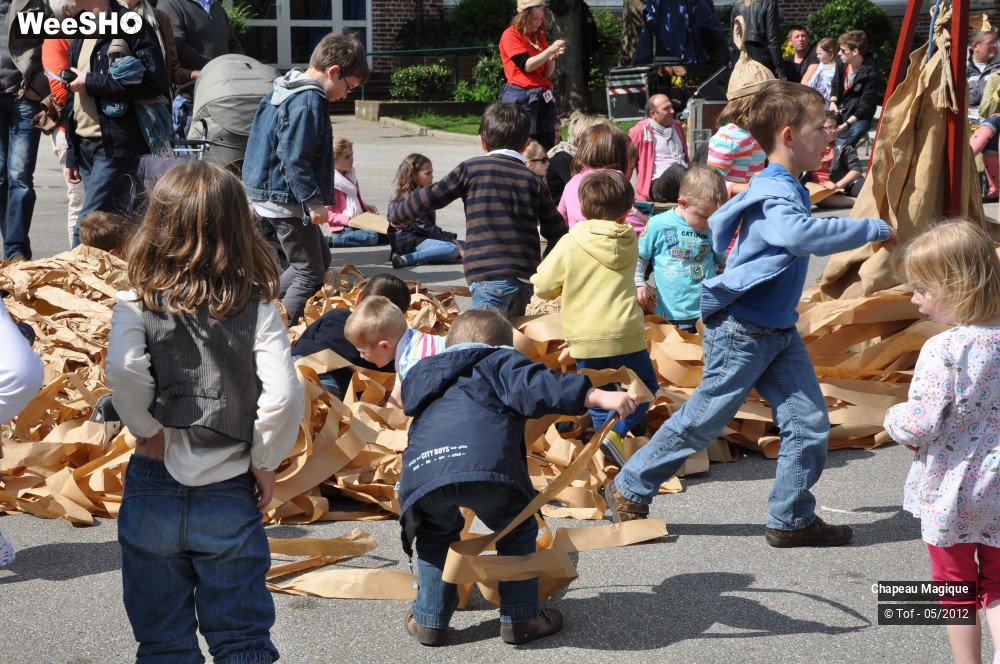 13/40 photos du spectacle Chapeau Magique