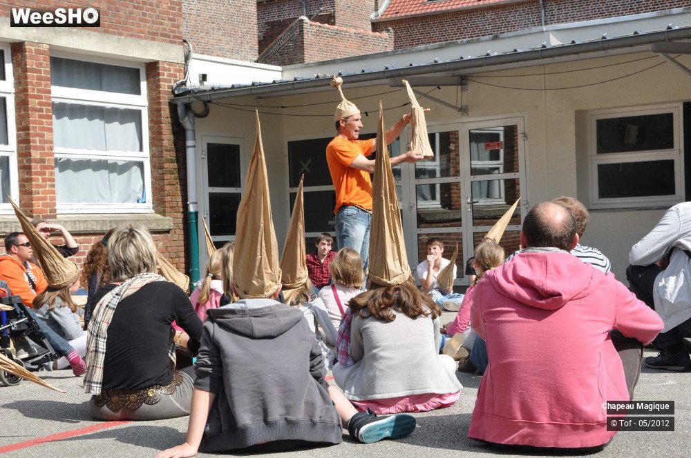 15/40 photos du spectacle Chapeau Magique