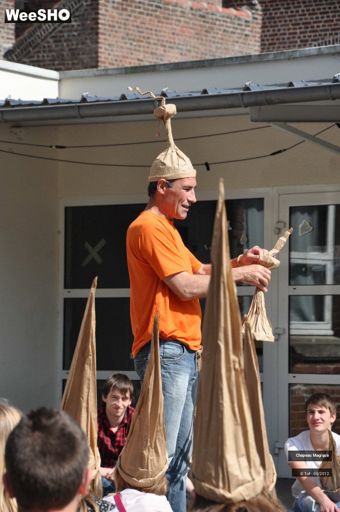 33/40 photos du spectacle Chapeau Magique