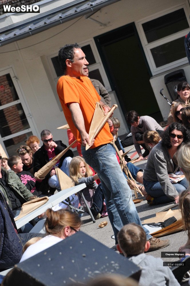 38/40 photos du spectacle Chapeau Magique