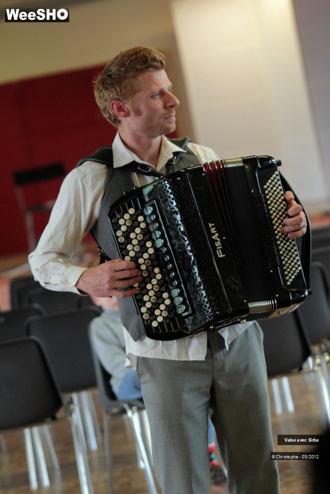 17/33 photos du spectacle Valse avec Sirba