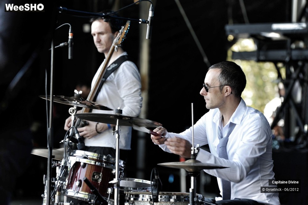 6/32 photos du spectacle Capitaine Divine