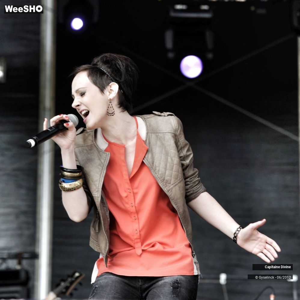 7/32 photos du spectacle Capitaine Divine