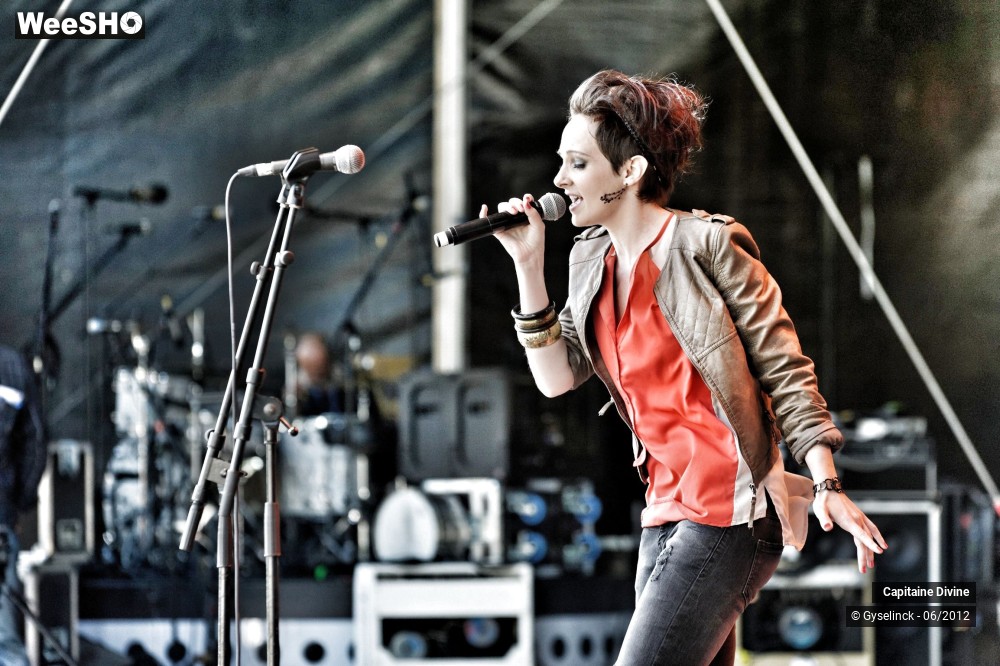 10/32 photos du spectacle Capitaine Divine