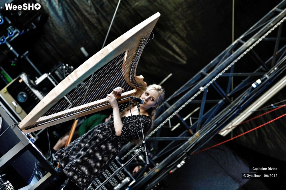 15/32 photos du spectacle Capitaine Divine