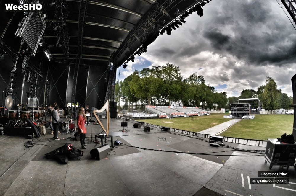 18/32 photos du spectacle Capitaine Divine