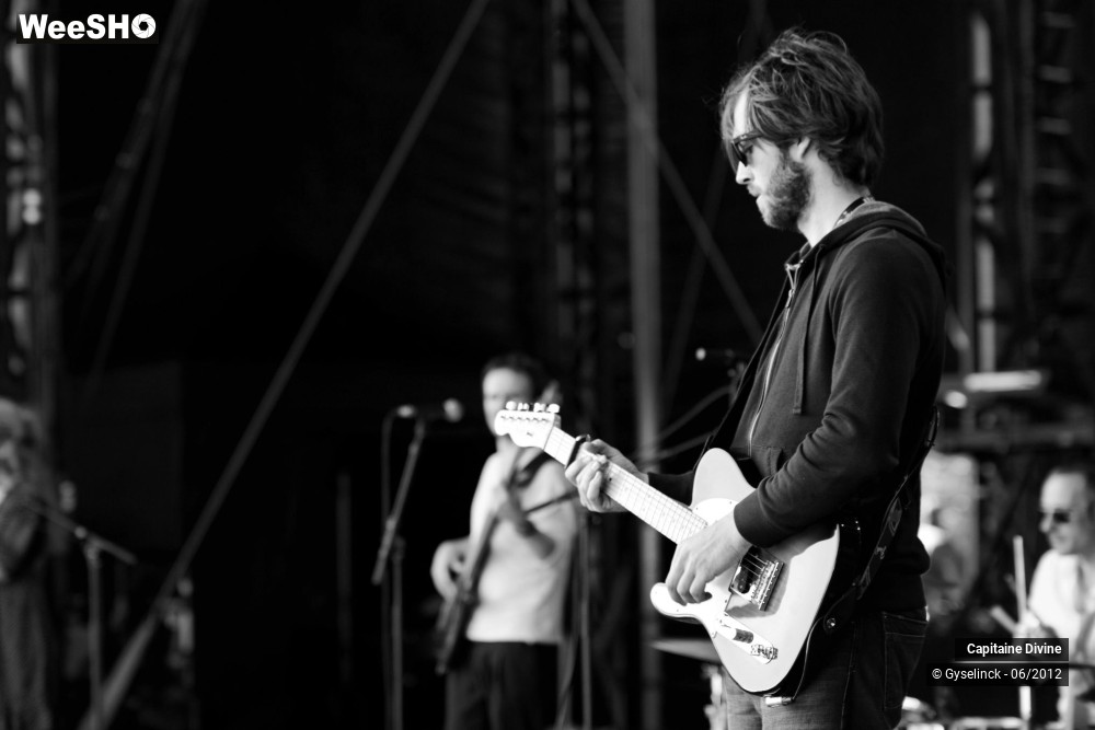 20/32 photos du spectacle Capitaine Divine